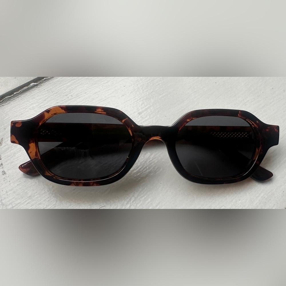 Brown Geometric Frame Sunglasses with Tortoiseshell Pattern